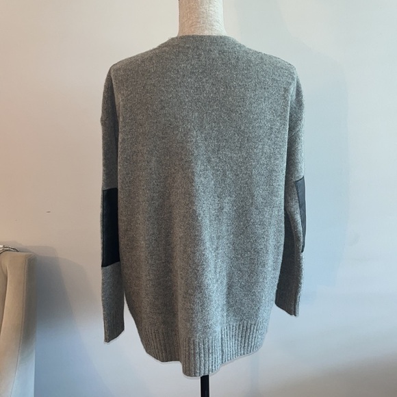 Madewell Leather Trim Cardigan Small excellent pre-owned condition.  Lambs wool. - Picture 4 of 8